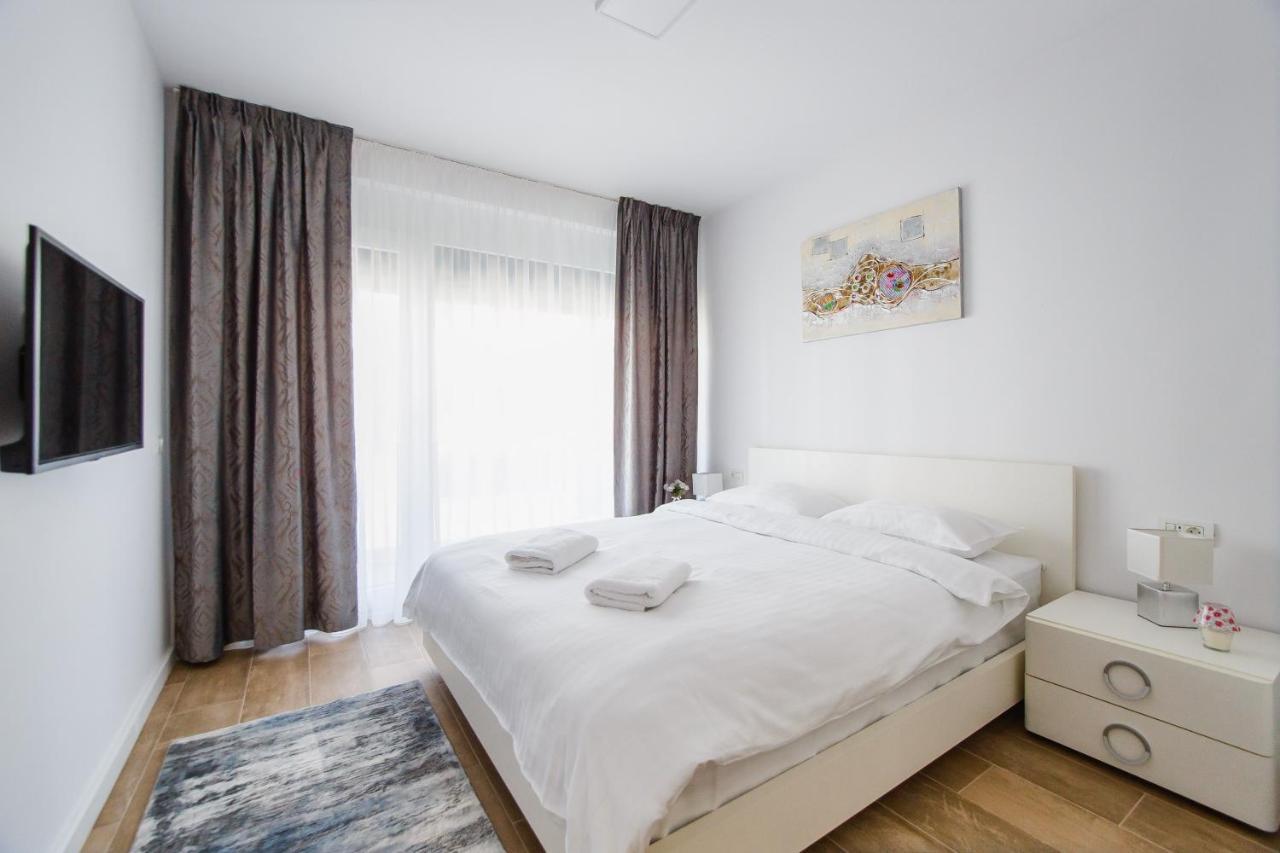 Lovely Home At West Residence Oradea Exterior photo