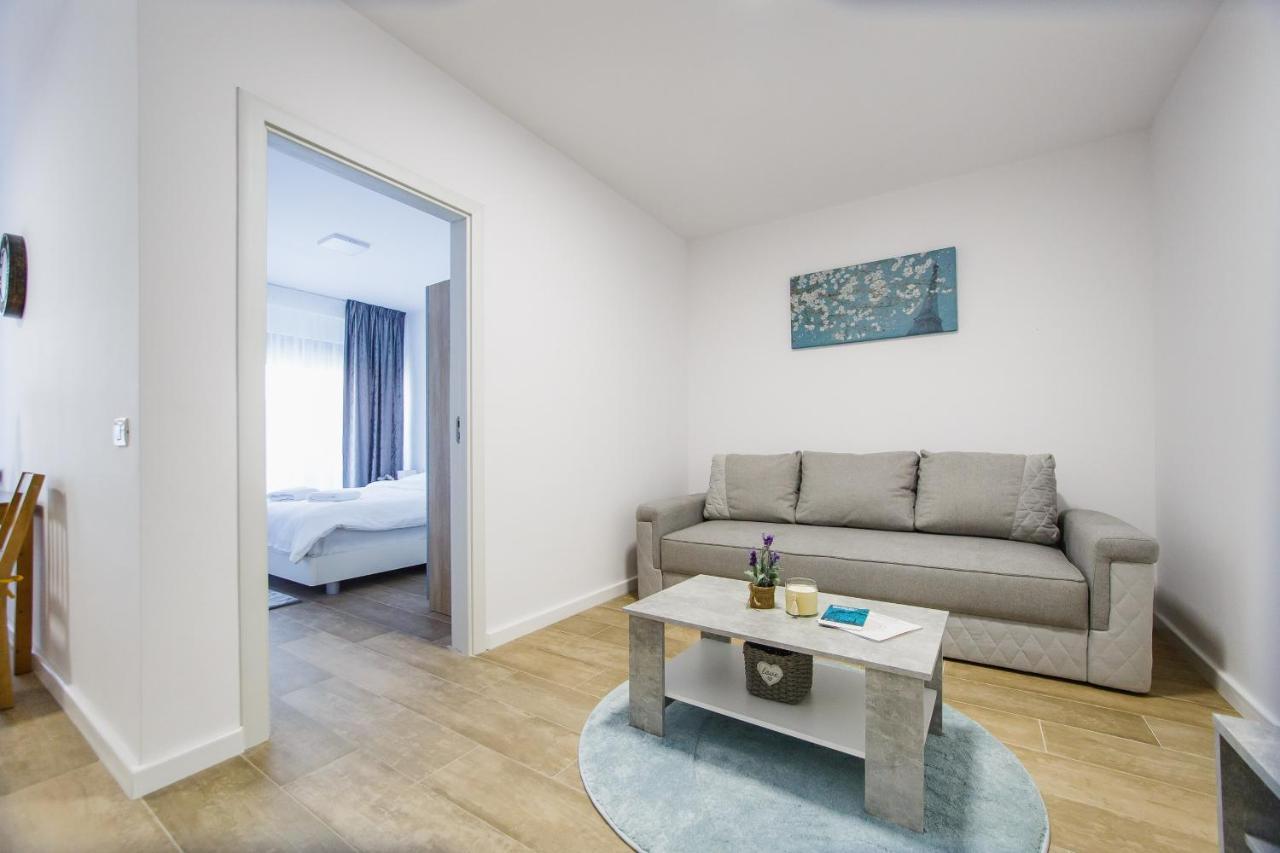 Lovely Home At West Residence Oradea Exterior photo