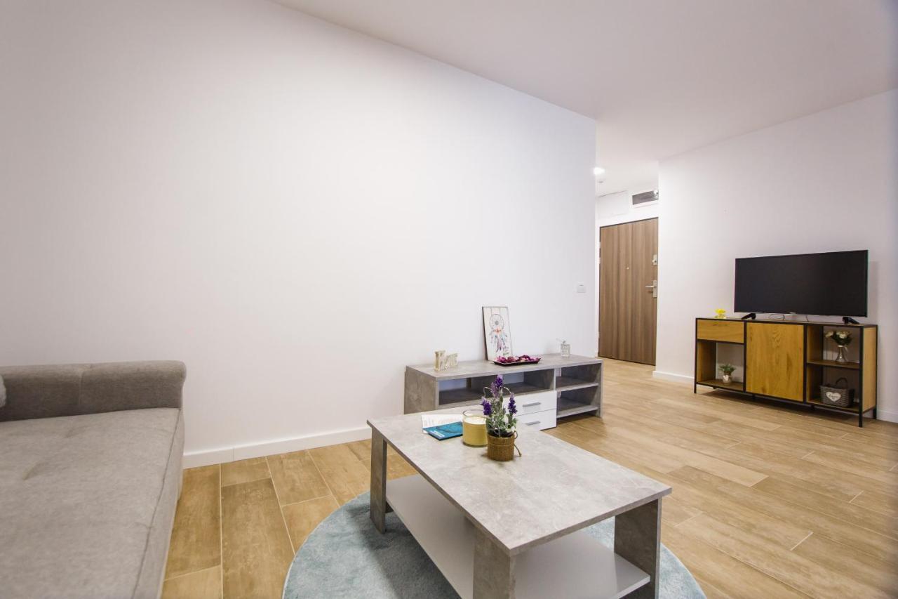 Lovely Home At West Residence Oradea Exterior photo
