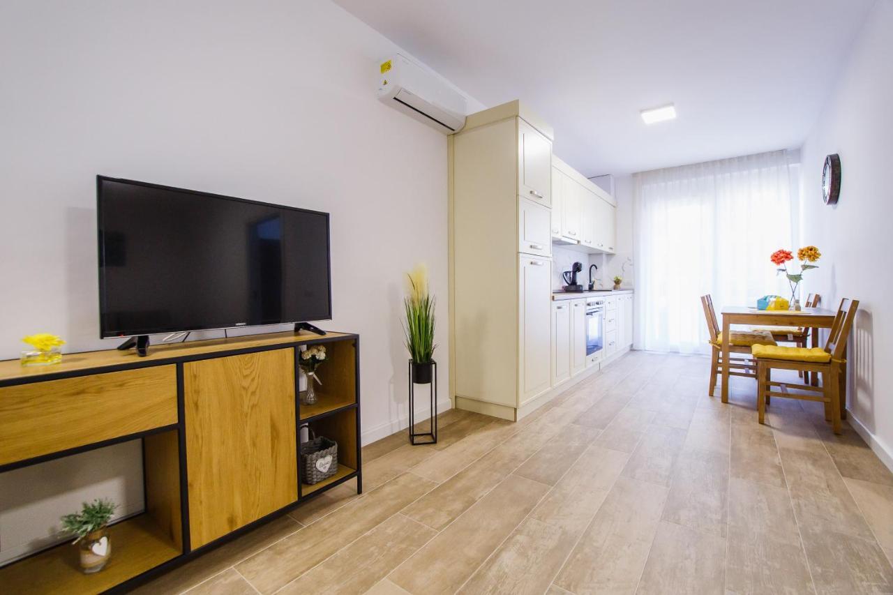 Lovely Home At West Residence Oradea Exterior photo