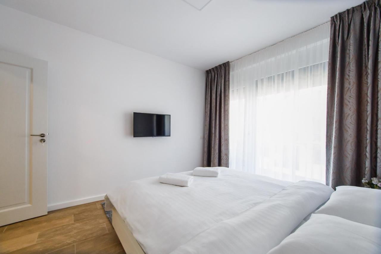 Lovely Home At West Residence Oradea Exterior photo